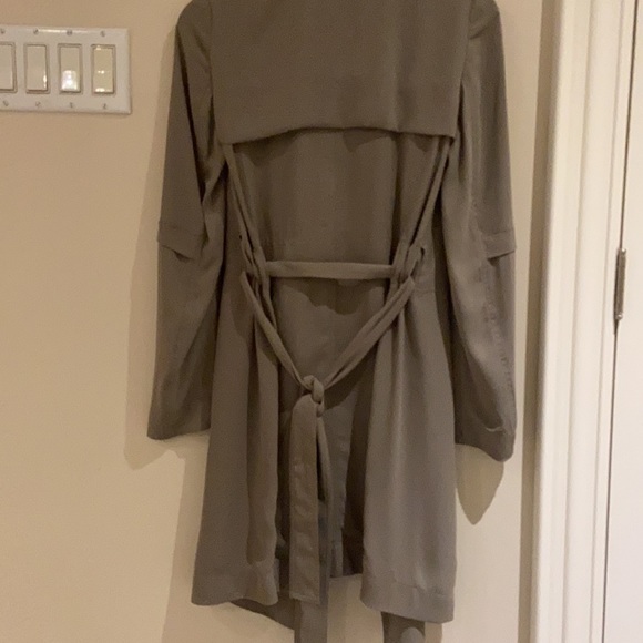 Babaton
Flowy Trench Coat size XXS
Fits XS and XXS - Picture 5 of 7